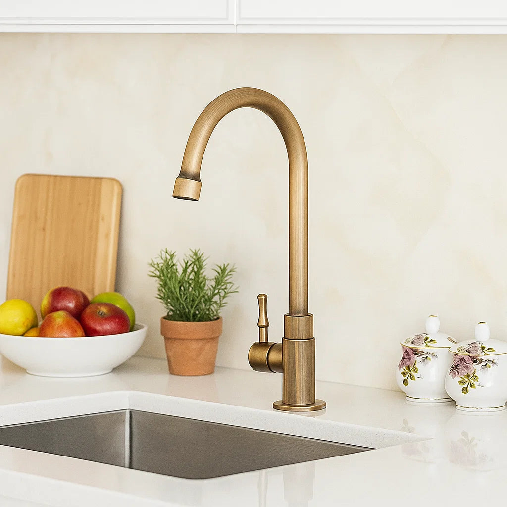 Rubinetto Cucina Antico - Design Collo di Cigno - Ottone Senza Tempo