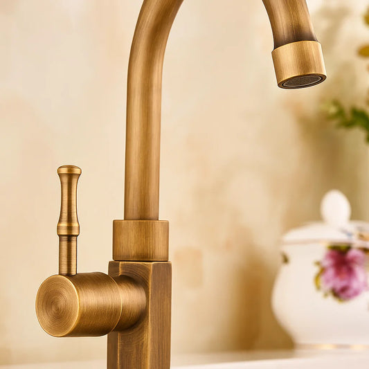 Rubinetto Cucina Antico - Design Collo di Cigno - Ottone Senza Tempo